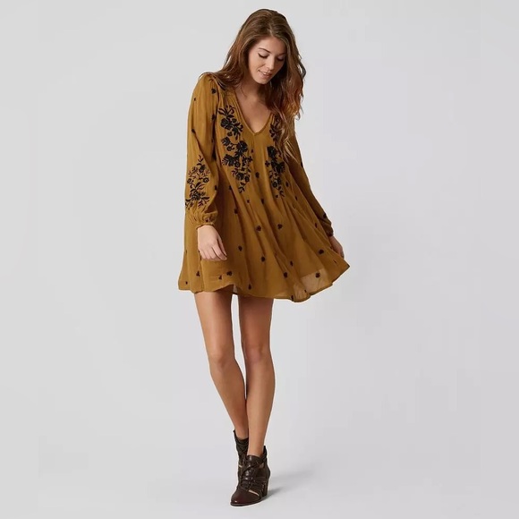 Free People Dresses & Skirts - Free People Sweet Tennessee Embroidered Floral Tunic Dress size XS